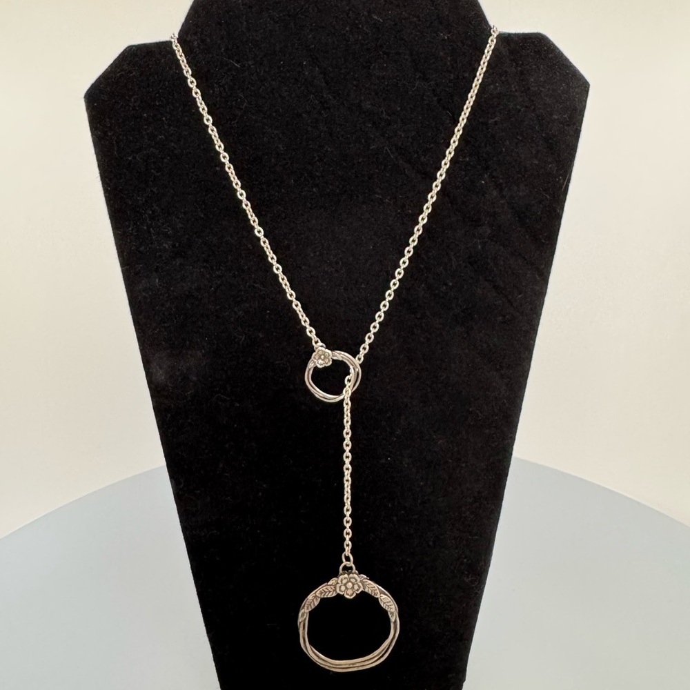 Elegant 925 silver flower design necklace